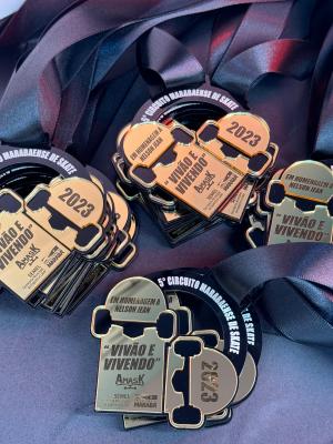 MEDALHA EM ACRÍLICO ESPELHADO G ACRILICO ESPELHADO 8x8 GRAVADO  CORTE ESPECIAL 